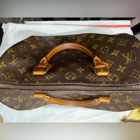 Louis Vuitton Speedy 30 👜 in Classic Monogram - Picture 9 of 16